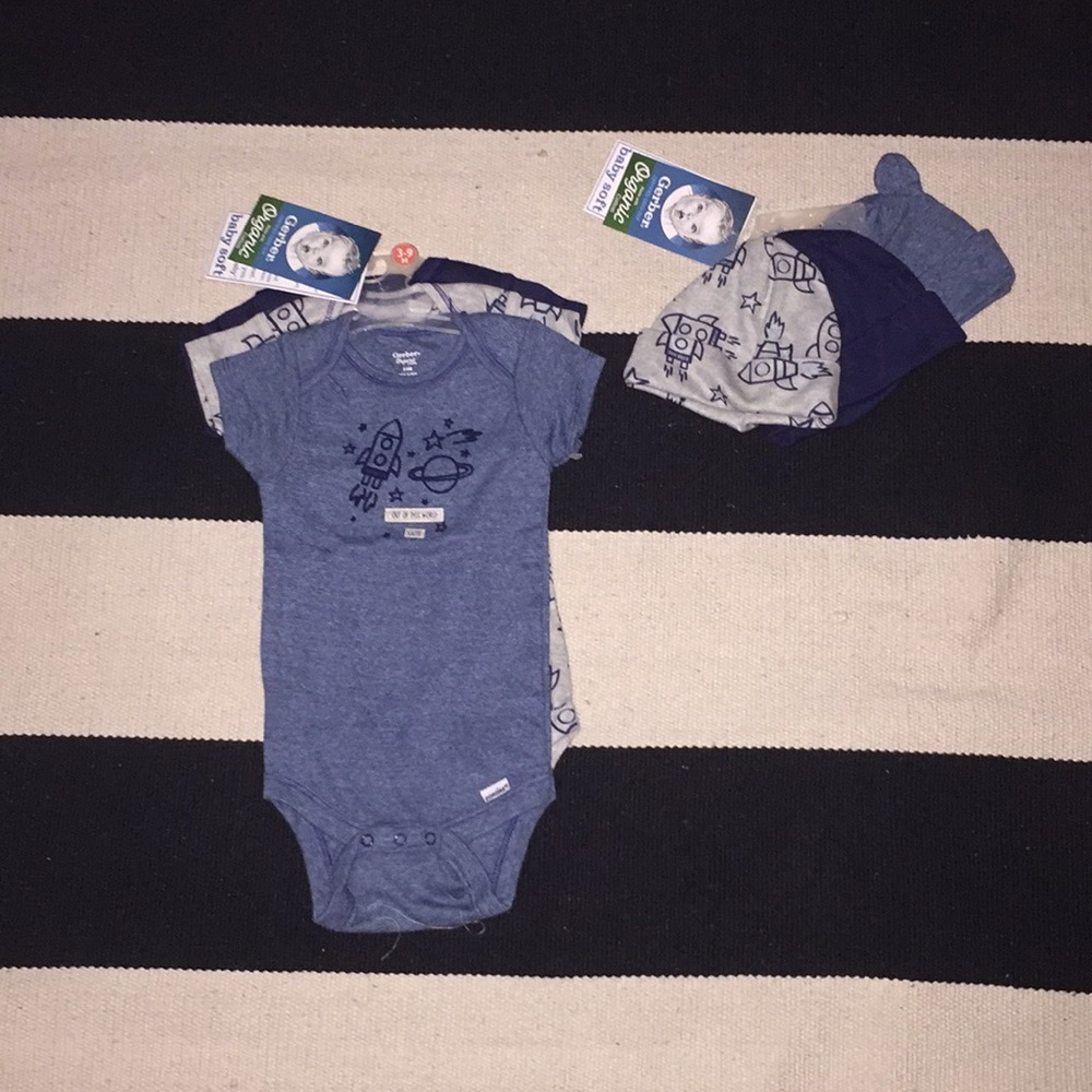 Gerber Onesies and hats Set